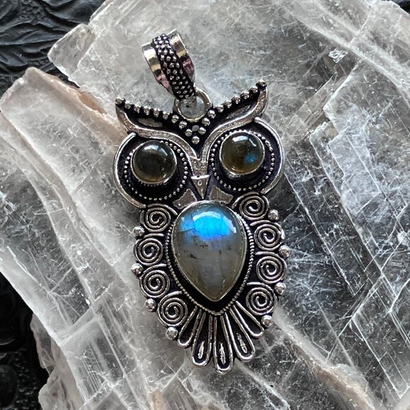 Labradorite Crystal Stone Owl Pendant - Picture 1 of 6